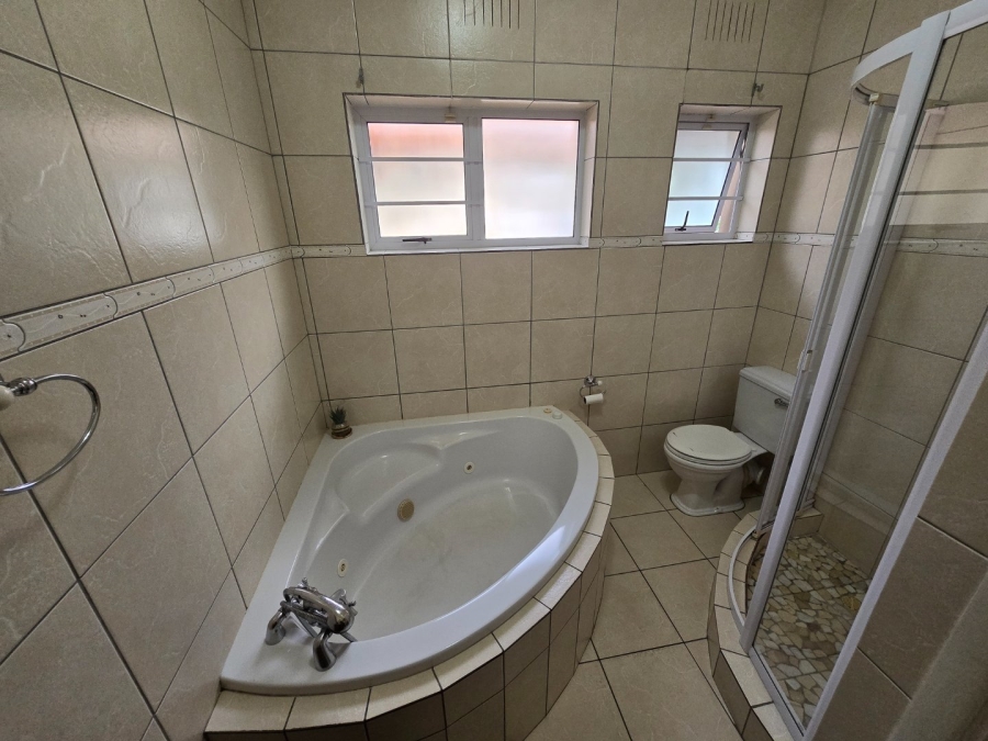 4 Bedroom Property for Sale in Thornton Western Cape